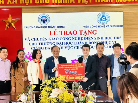 Lễ trao tặng và chuyển giao công nghệ điện sinh học DDS cho trường Đại học Thành Đông