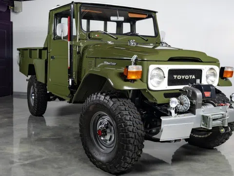 Toyota Land Cruiser 1983 hồi sinh với diện mạo cực "cháy" như vừa xuất xưởng