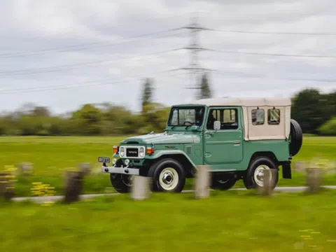 Hô biến Toyota Land Cruiser sản xuất 1960 thành xe điện: Giữ nguyên số sàn, chạy 240km/ sạc