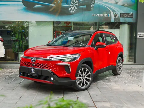 Cận cảnh Toyota Corolla Cross phiên bản 'đắt nhất' vừa ra mắt thị trường Việt