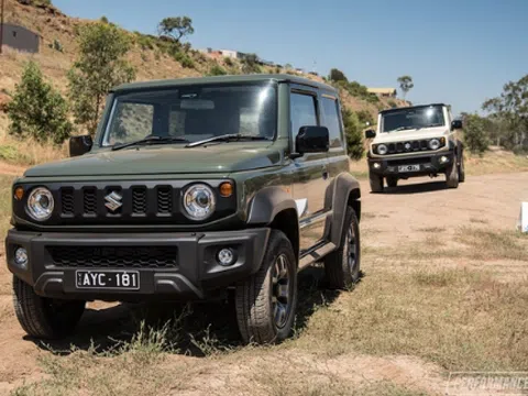 SUV địa hình Suzuki Jimny phá kỷ lục doanh số, đại lý lên tiếng "ngưng nhận hàng"