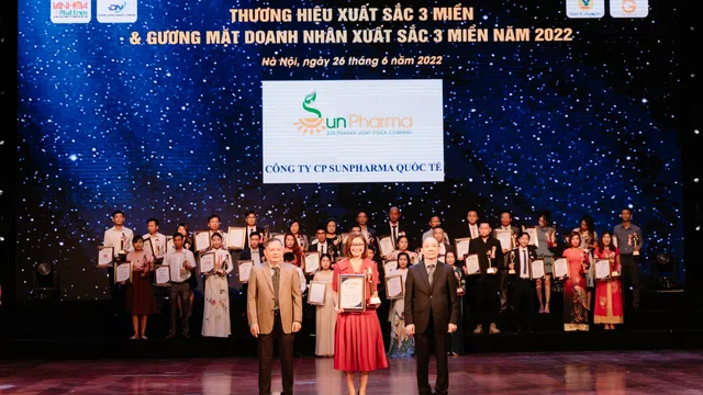 CEO Nguyễn Lan Dung và Công ty CP Sunpharma Quốc tế được vinh danh TOP 10 thương hiệu xuất sắc ba miền năm 2022