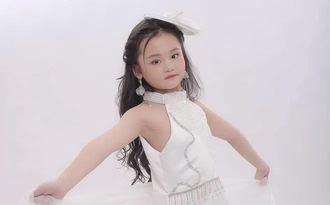 Mẫu nhí Huỳnh Hoa Thiên Ân hoá nàng thơ