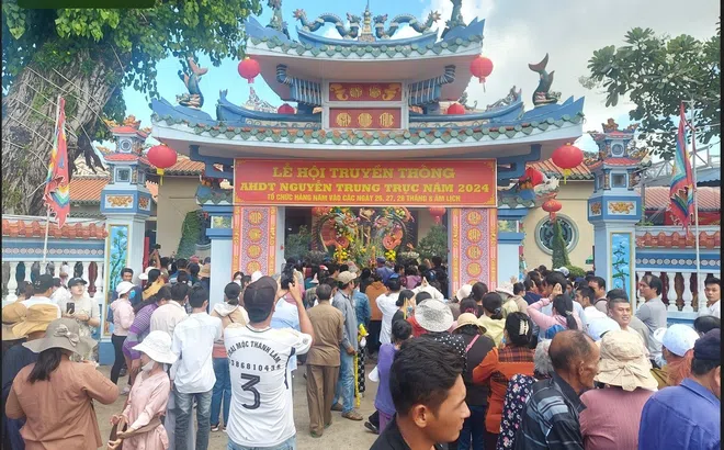 Điểm trông giữ xe lễ hội Nguyễn Trung Trực: Vào báo 10.000, ra thu 20.000/xe gắn máy