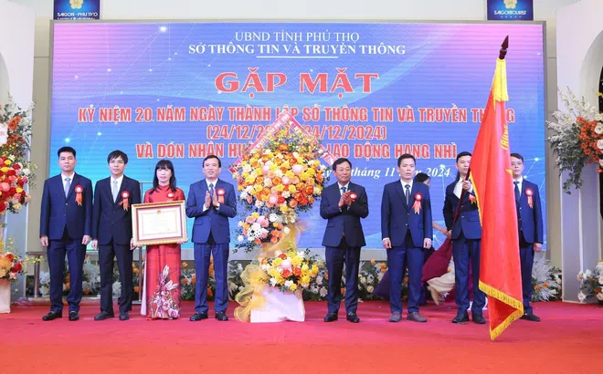 Sở Thông tin và Truyền thông Phú Thọ kỷ niệm 20 năm thành lập, đón nhận Huân chương Lao động hạng Nhì