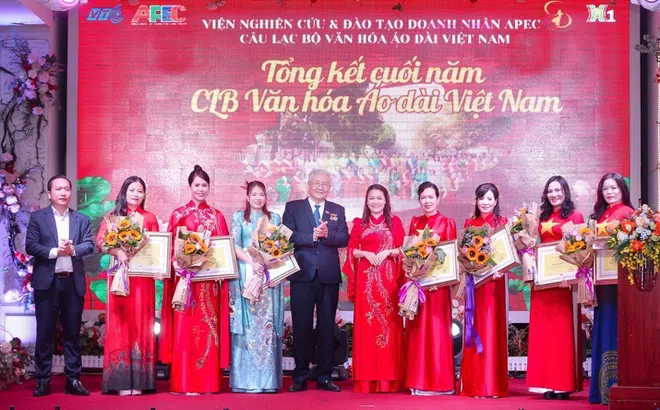 Áo dài - đại sứ của tinh thần kết nối phụ nữ và lan tỏa thiện nguyện