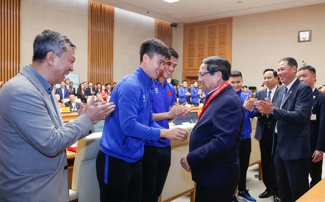Thủ tướng gặp mặt chúc mừng đội tuyển bóng đá quốc gia