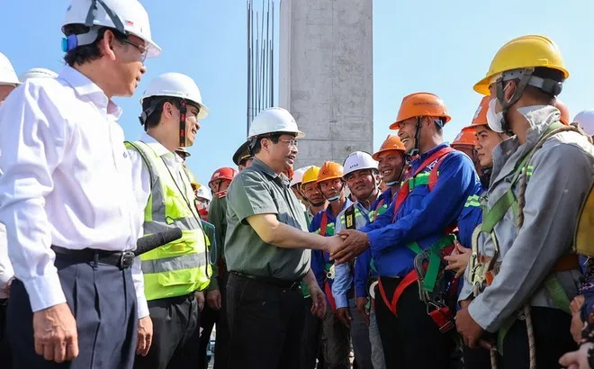 Thủ tướng chỉ đạo chăm lo, hỗ trợ người lao động làm việc trên công trường trong dịp Tết