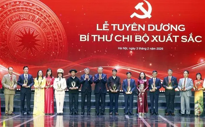 Lễ tuyên dương Bí thư Chi bộ xuất sắc và trao Giải Búa liềm Vàng lần thứ X