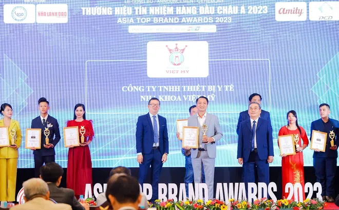 NHA KHOA VIỆT MỸ VINH DỰ NHẬN GIẢI THƯỞNG “TOP 10 THƯƠNG HIỆU TÍN NHIỆM HÀNG ĐẦU CHÂU Á 2023”