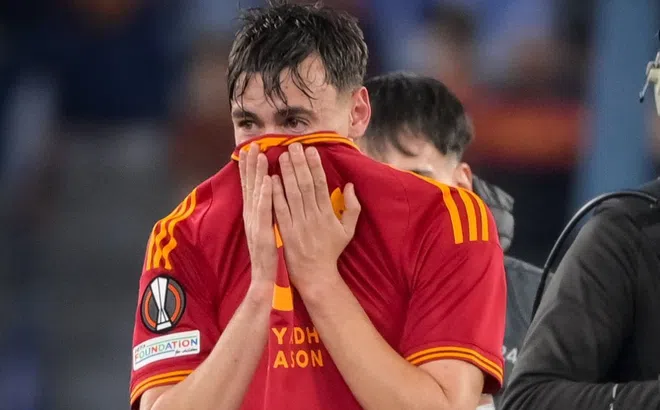 Trò cưng của Mourinho bật khóc sau khi ghi bàn tại Europa League