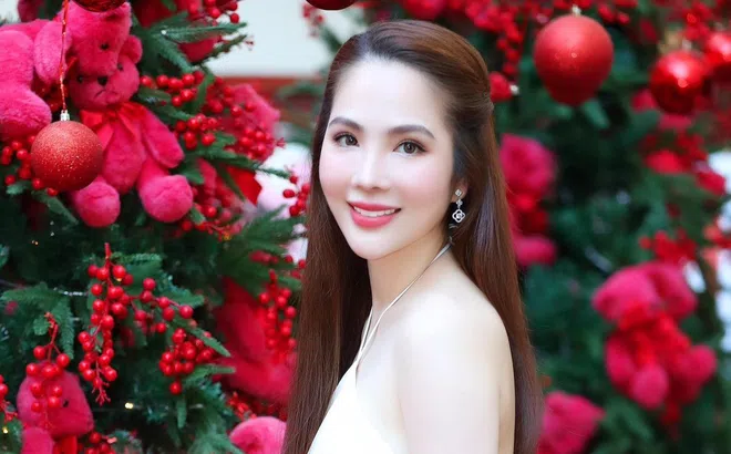 Hoa hậu Dương Kim Ánh ‘biến hóa’ đa dạng phong cách trong bộ hình giáng sinh
