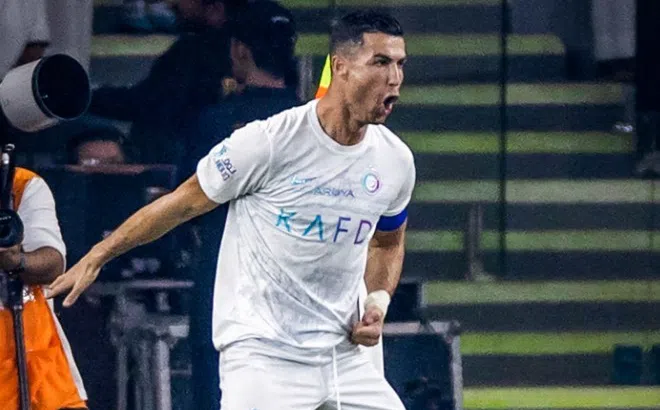 Benzema mắc sai lầm giúp Ronaldo chiếm vị trí số một thế giới