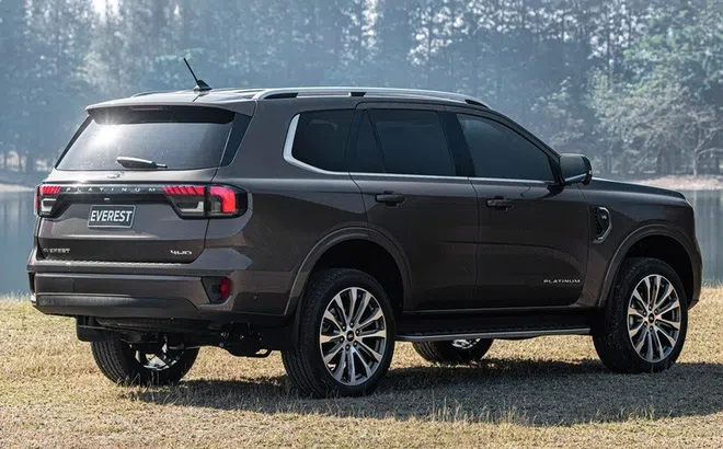 Ford Everest rục rịch ra mắt phiên bản mới thiết kế đẹp hơn Santa Fe, động cơ ‘nuốt chửng’ Fortuner