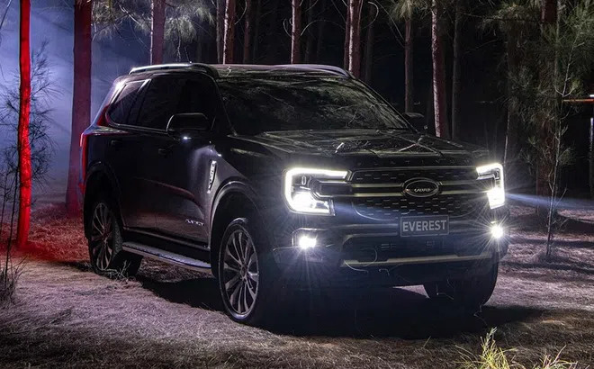 Ford Everest ra mắt phiên bản mới trang bị ‘nuốt chửng’ Toyota Fortuner, giá áp đảo Hyundai Santa Fe