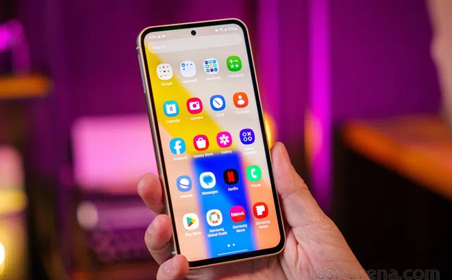 Siêu phẩm Galaxy S giá siêu rẻ chỉ từ 12 triệu, màn hình lớn hơn iPhone 15, camera xịn sò chẳng kém Galaxy S24