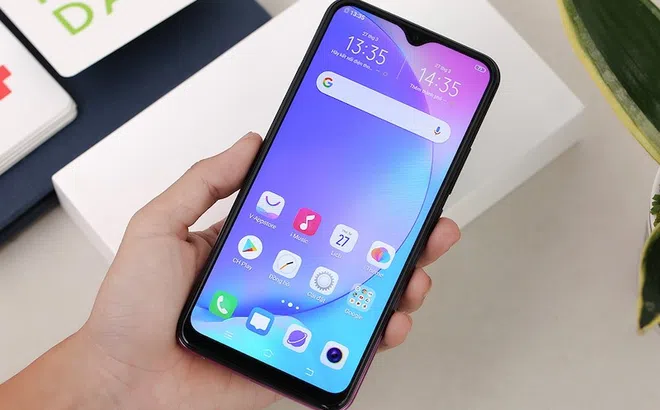 Cầm 2,8 triệu mua ngay điện thoại Nokia C32 mặt lưng kính hiện đại, tính năng xịn như Galaxy S23, pin trâu ấn tượng