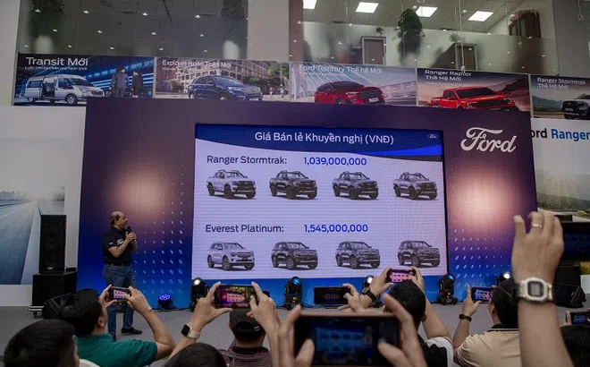 Ford Everest Platinum và Ford Ranger Stormtrak nâng tầm trải nghiệm khách hàng thế hệ mới