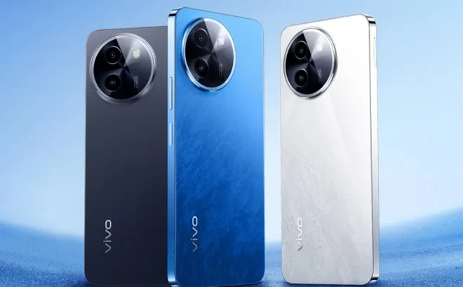 Vua pin trâu giá rẻ trình làng: Màn hình 120Hz lớn hơn iPhone 15 Pro Max, camera xịn như Galaxy S24