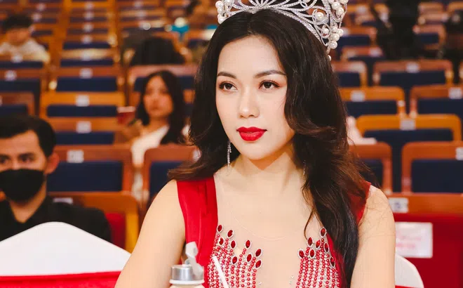 Khí chất của Hoa hậu Đỗ Thị Quỳnh trên hàng ghế giám khảo đêm Chung kết Hoa hậu Doanh nhân Việt Nam 2023