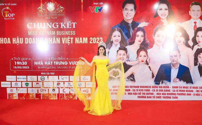 Á hậu Lê Xuân Tâm khoe sắc với phong cách quyến rũ trong đêm chung kết Hoa hậu Doanh nhân Việt Nam 2023