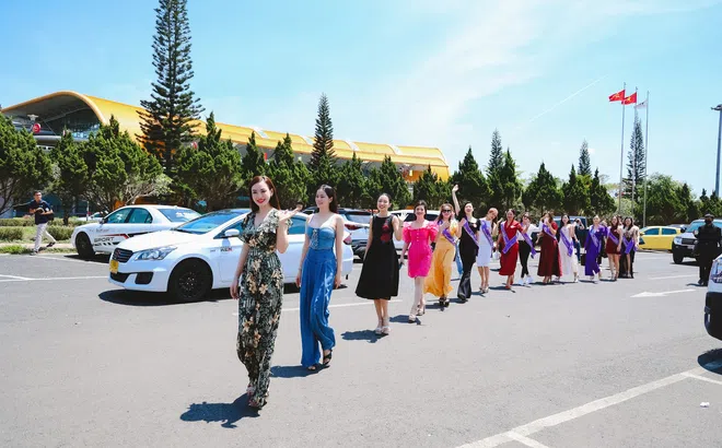 Gặp gỡ thí sinh Hoa hậu Doanh nhân Thời đại 2023 tại sân bay quốc tế Liên Khương