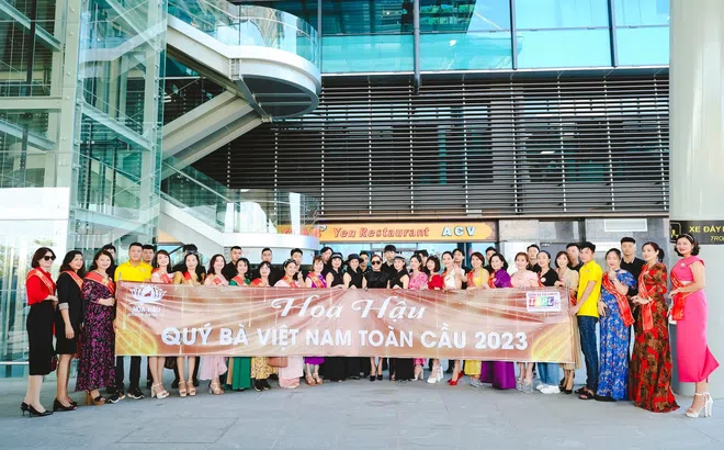 Các nữ doanh nhân Hoa hậu Quý bà Việt Nam Toàn cầu 2023 có mặt tại sân bay quốc tế Phú Bài