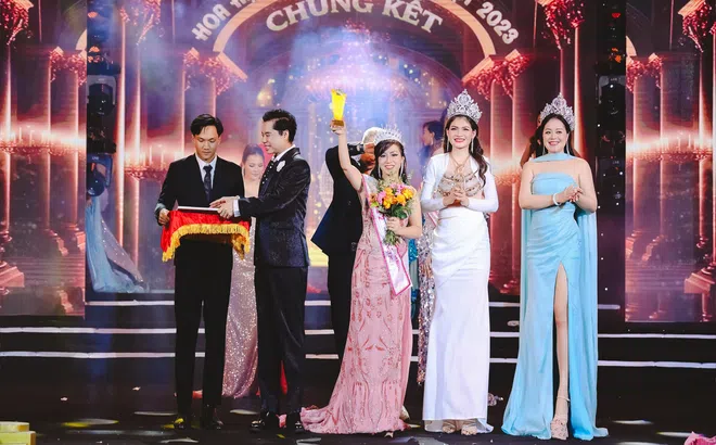 Doanh nhân Trương Thị Bích Ngọc đăng quang danh hiệu Á hậu 2 Hoa hậu Doanh nhân Đất Việt 2023