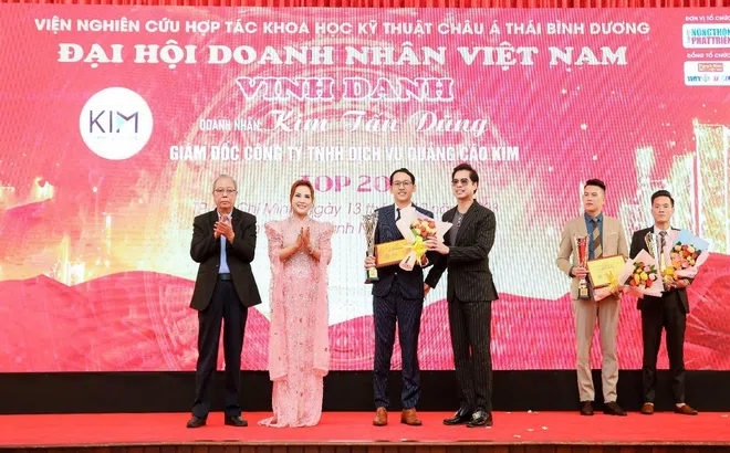 KIM COMMUNICATION – Top 20 Doanh nghiệp xuất sắc 2023 – Đánh dấu mốc son 10 năm hình thành và phát triển bền vững