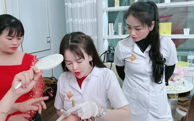 Á hậu Trúc Linh nghiên cứu phác đồ điều trị nám mới đưa vào Thẩm mỹ viện Ánh Quyên