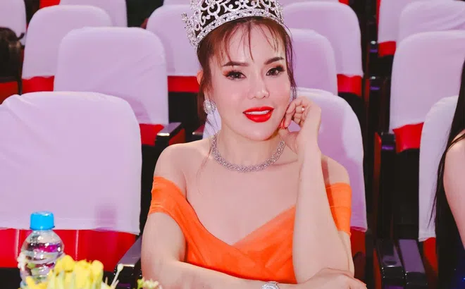 Á hậu Trúc Linh xuất hiện nổi bật tại đêm bán kết Hoa hậu Thương hiệu Việt Nam 2023
