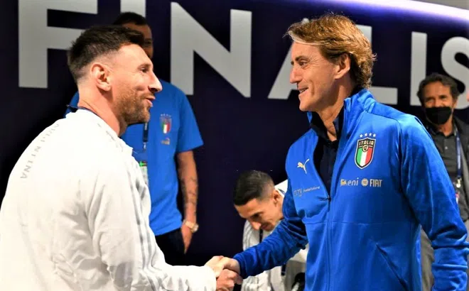 Vừa rời ĐT Ý, HLV Mancini tiếp quản luôn 'bến đỗ ác mộng' của Messi?
