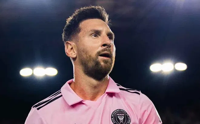 Messi bất ngờ bị người hâm mộ 'ném đá' vì lý do khó đỡ