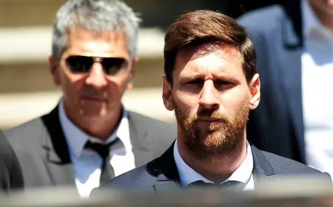 Messi bất ngờ xúc phạm thẳng mặt đồng đội
