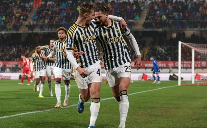Thắng kịch tính phút cuối, Juventus vươn lên dẫn đầu Serie A 2023/24