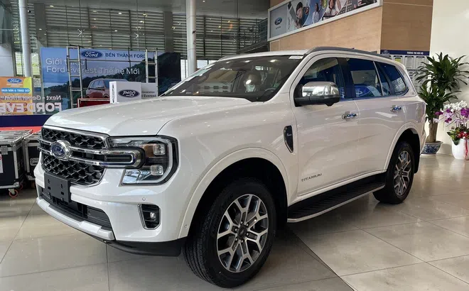 Tin xe hot 5/12: Ford Everest giảm giá cực mạnh tại đai lý, Yamaha ra mắt xe côn tay 33,7 triệu đồng