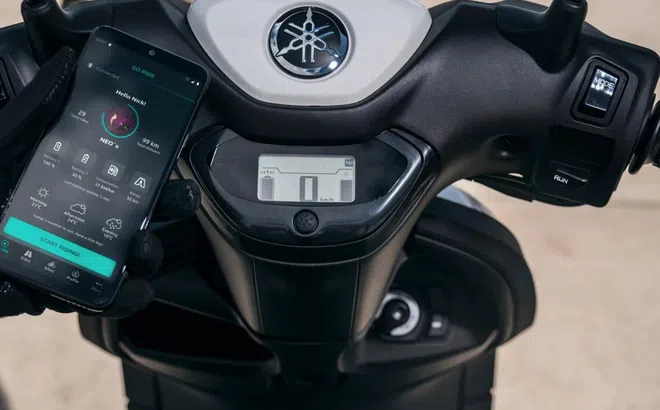 Quên Honda Vision và LEAD đi, Yamaha ra mắt ‘tân binh’ xe tay ga cực độc đáo, có đèn LED, màn hình LCD