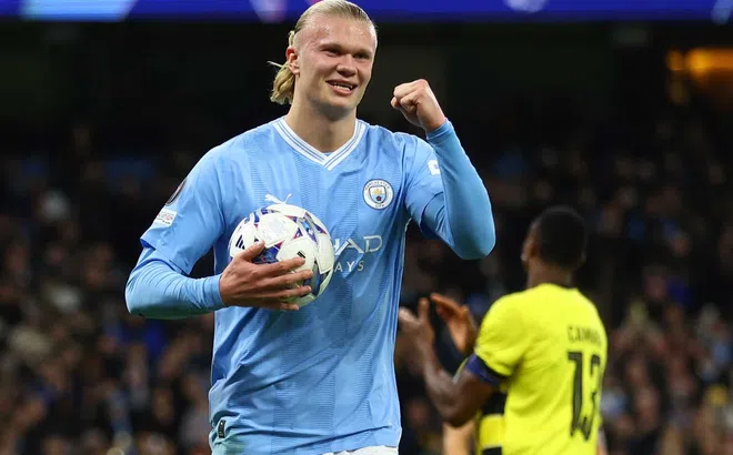 Bị Haaland hủy diệt, đối thủ của Man City làm hành động gây sốc giữa trận