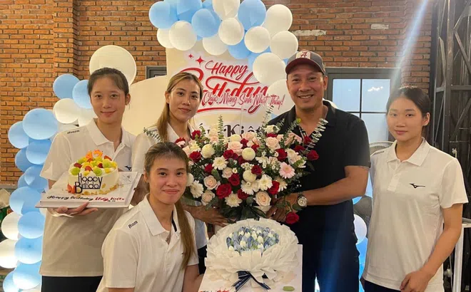 HLV Nguyễn Tuấn Kiệt rút tiền 'mỏi tay' trước thềm đấu Binh chủng Thông tin
