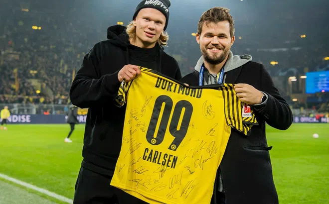Vua cờ Magnus Carlsen thích thú trước lời thách đấu từ... Mohamed Salah