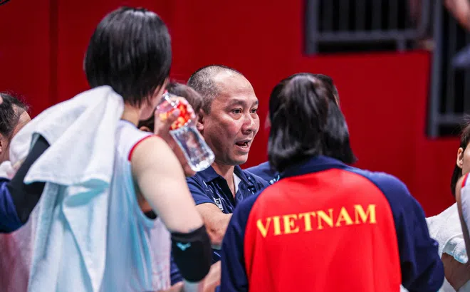 HLV Nguyễn Tuấn Kiệt đau đầu với bài toán hàng công của bóng chuyền nữ Việt Nam