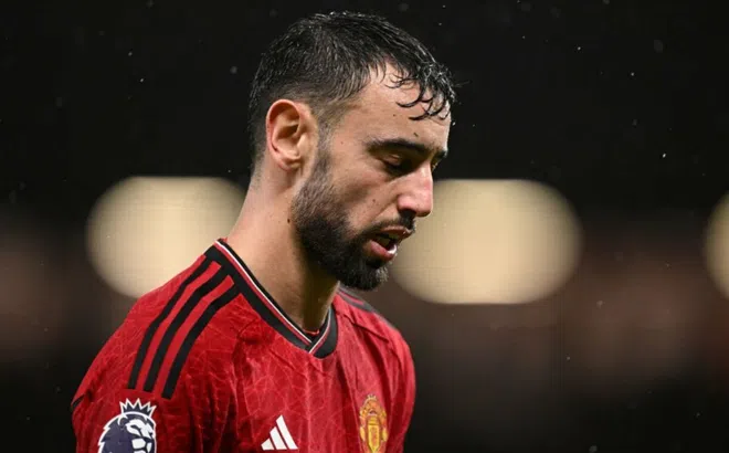 Bruno Fernandes bị tố chơi bài chuồn trước Liverpool