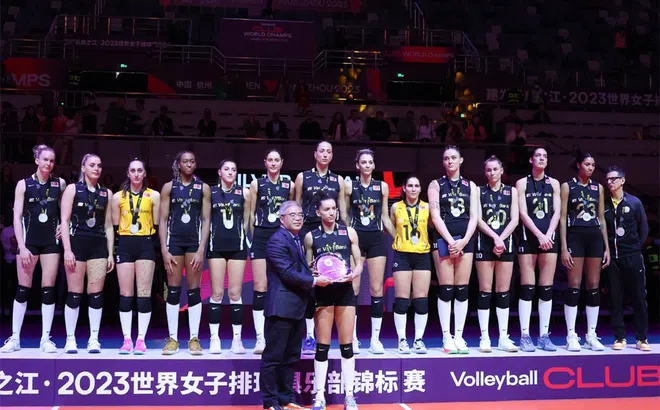 Thất bại chung kết cúp các CLB thế giới, Vakifbank lập kỉ lục vô tiền khoáng hậu