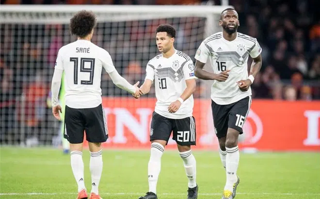 ĐT Đức mặc áo đấu màu hồng tím tại EURO 2024