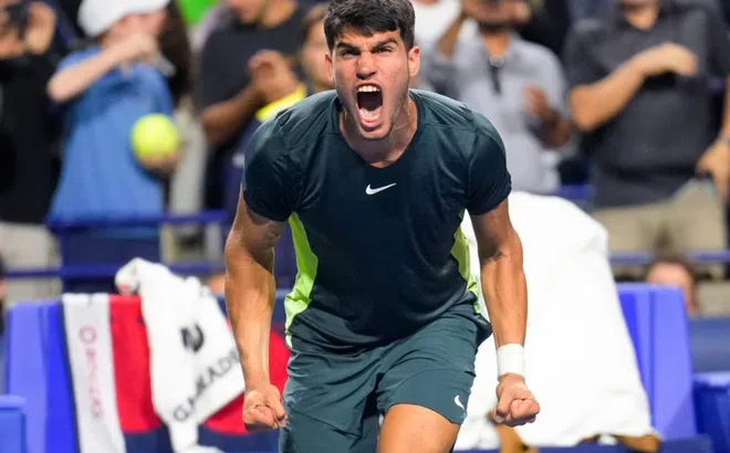 Lịch thi đấu tennis 16/1: Carlos Alcaraz bắt đầu hành trình 'lật đổ' Djokovic
