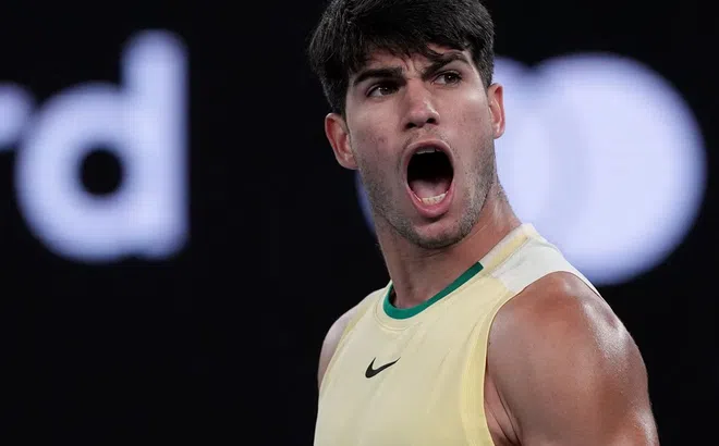 Alcaraz thẳng tiến tứ kết, các bóng hồng gây bất ngờ tại Australian Open 2024