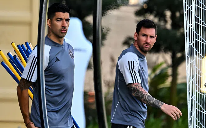 Suarez 'lời qua tiếng lại' với Messi trên sân tập vì hành động quá đà