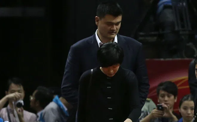 Vợ khổng lồ bóng rổ Yao Ming sợ chuyện giường chiếu của chồng