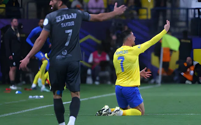 Ronaldo bất lực, Al Nassr tự tay dâng cúp cho Al Hilal