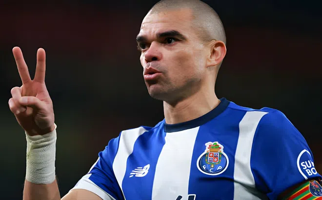 Pepe nhận mưa lời khen trong ngày làm nên lịch sử tại Champions League